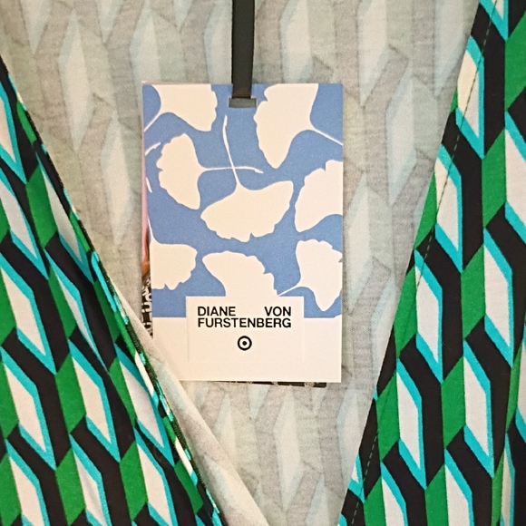 Diane Von Furstenberg Green and Black Patterned Wrap Dress - Picture 4 of 5